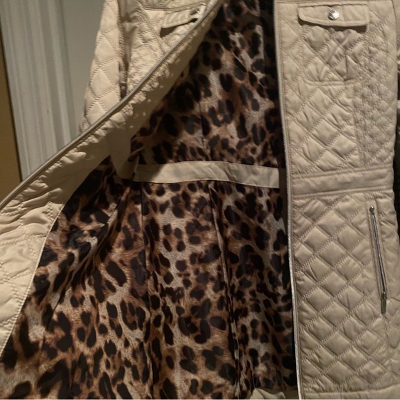 Laundry by Shelli Segal Long Sleeve. 3/4 length Size Small. machine wash/dry. - Picture 12 of 12